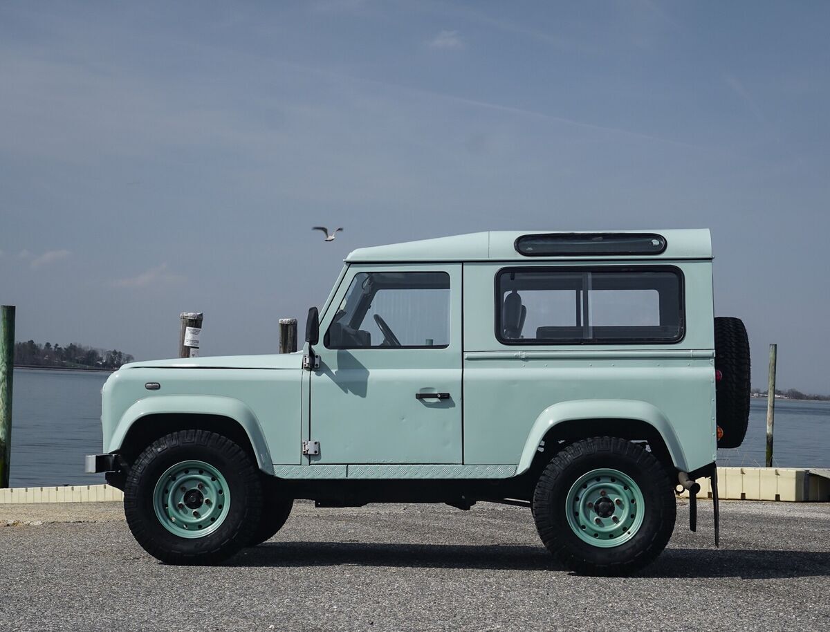1900 Land Rover Defender - photo 6