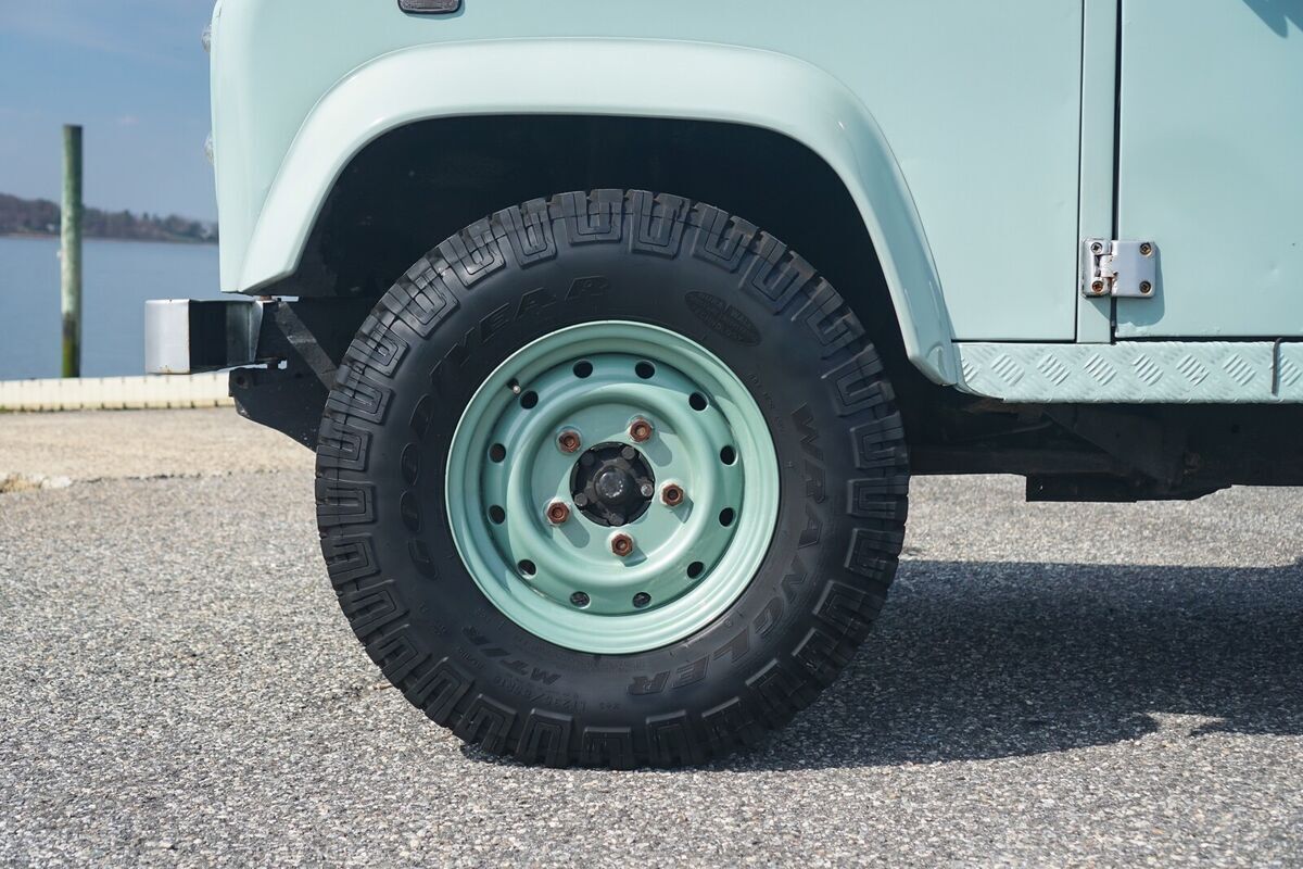 1900 Land Rover Defender - photo 7