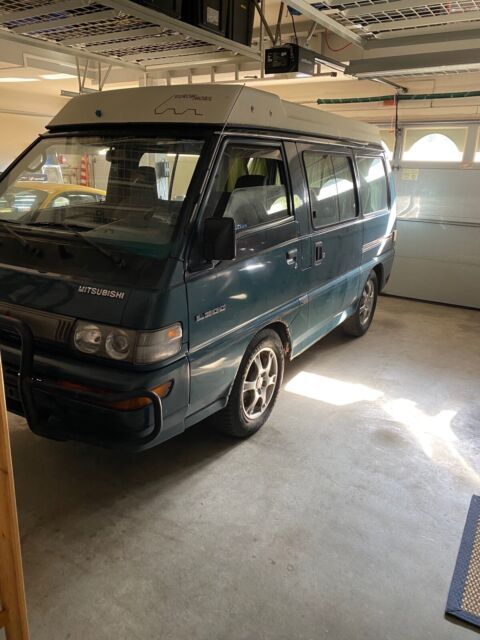 1900 Mitsubishi L300 Van Blue RWD Manual 1900 Mitsubishi L300