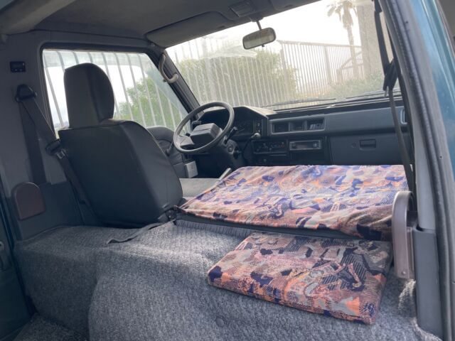 1900 Mitsubishi L300 - photo 13