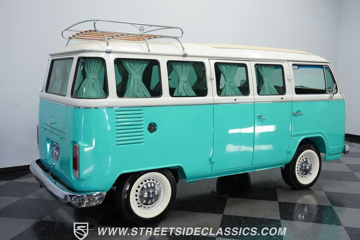 1984 Volkswagen Bus/Vanagon 13 Window Deluxe Bus - photo 12