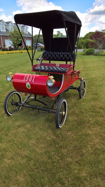 1901 Oldsmobile Curved Dash Replica Automobile 1901 Oldsmobile Other wood