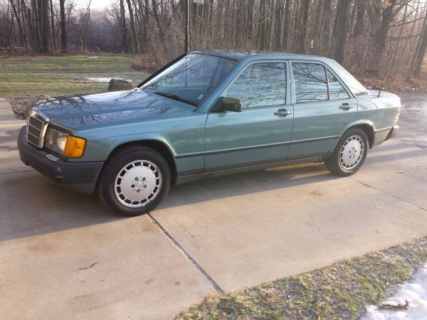 190D 1986 Mercedes-Benz 190-Series