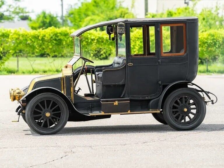 1910 Renault Type BZ Town Car - photo 3