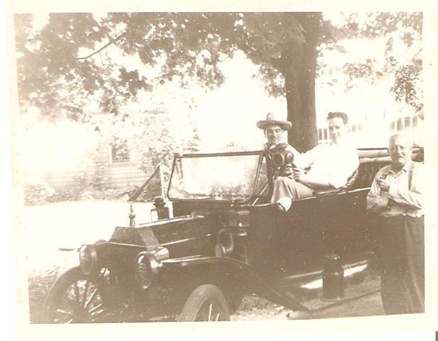 1913 Ford Model T Touring - photo 2