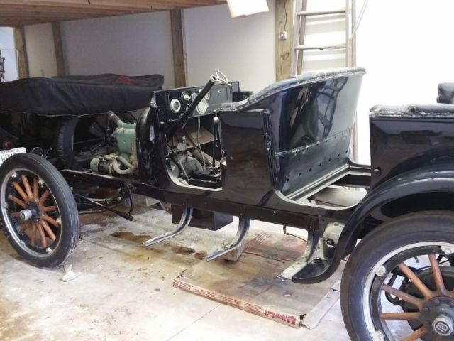 1915 Dodge Touring Sedan Barn Find! - photo 2