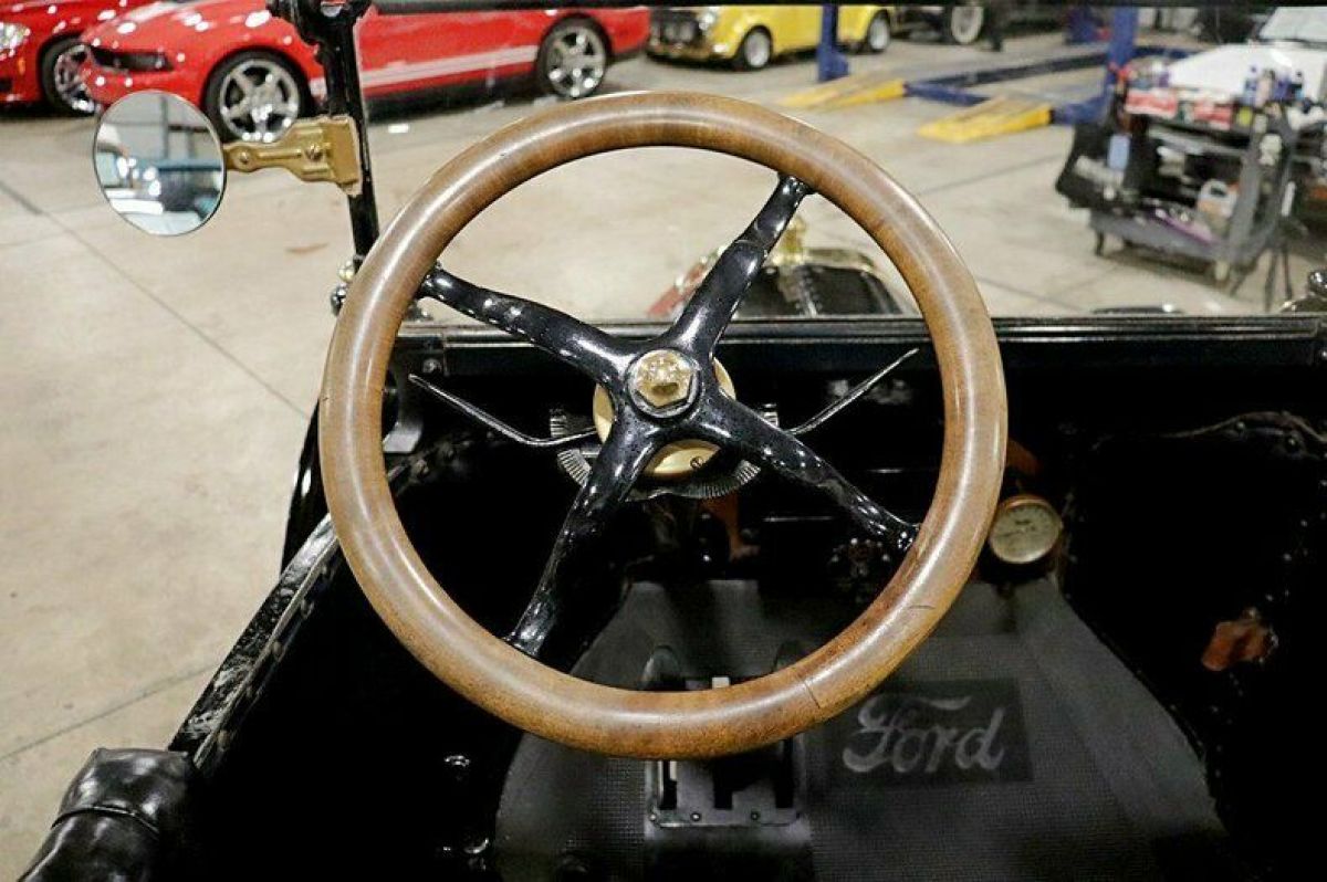 1915 Ford Model T - photo 12