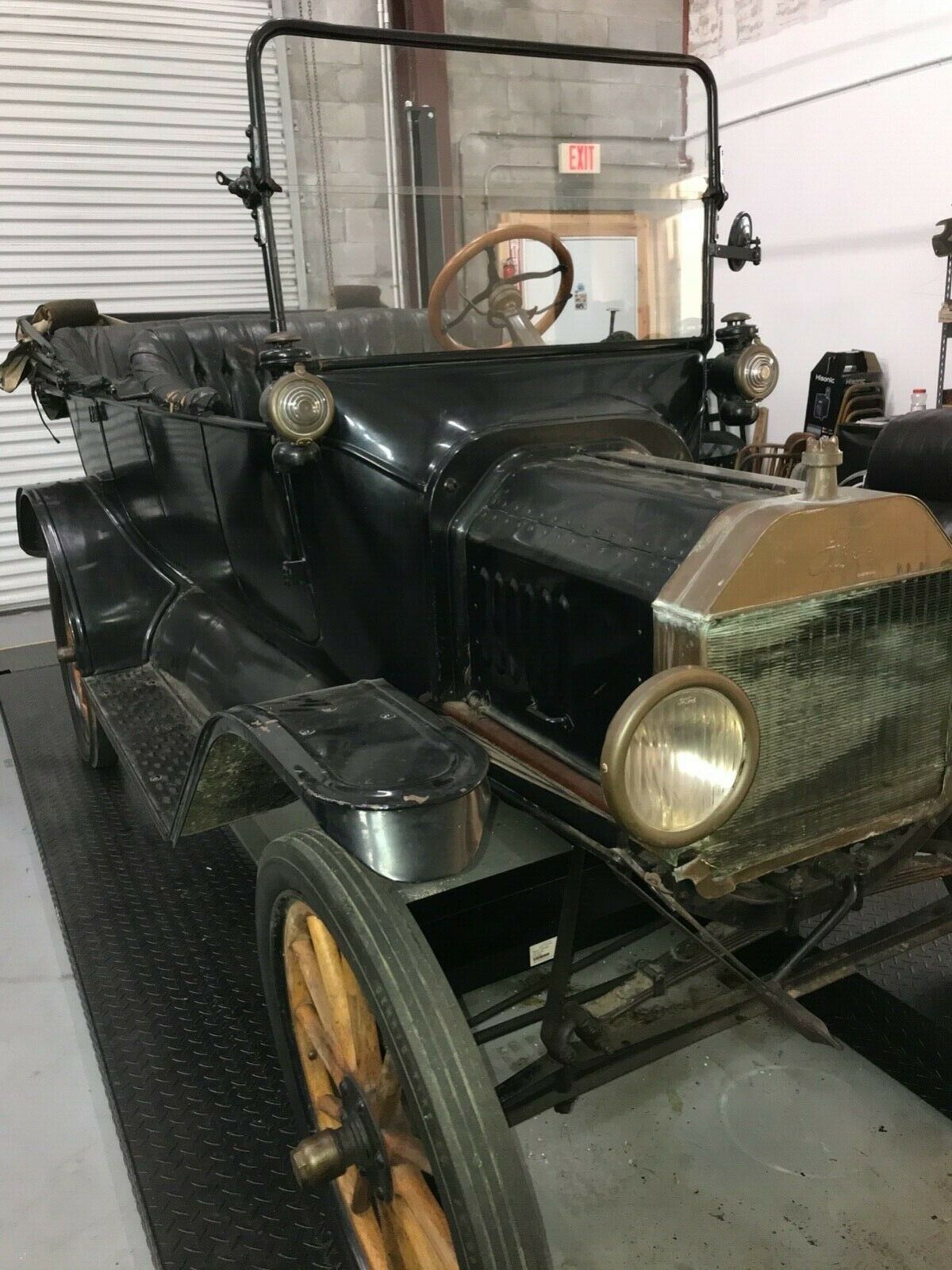 1915 Ford Model T Original Black Interior - photo 2