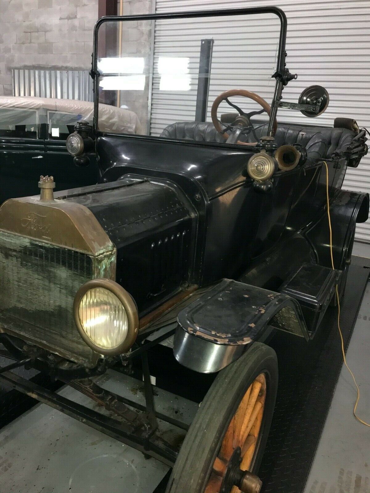 1915 Ford Model T Original Black Interior - photo 6
