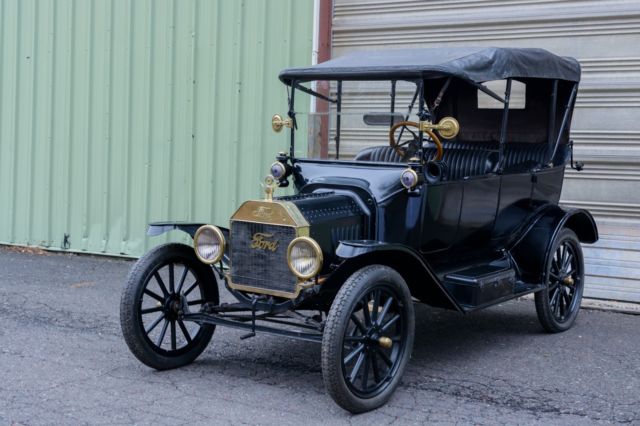 1915 MODEL "T" TOURING 3 DOOR SEDAN 1915 Ford Model T TOURING