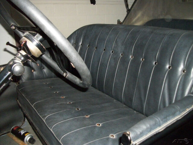 1923 Ford Model T 3 Door Touring Sedan - photo 2