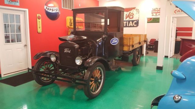 1923 FORD MODEL T TRUCK VERY RARE AND IN VERY GOOD CONDITION (ALL ORIGINAL) 1923 Ford Model T TRUCK