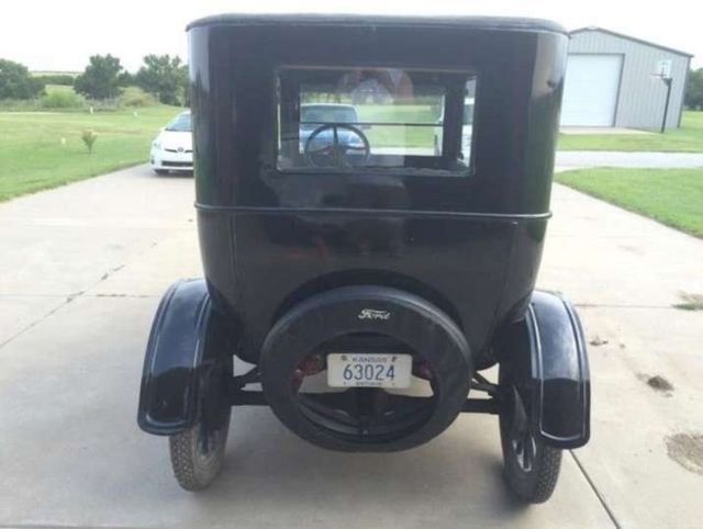 1924 Ford Model T Sedan - photo 4