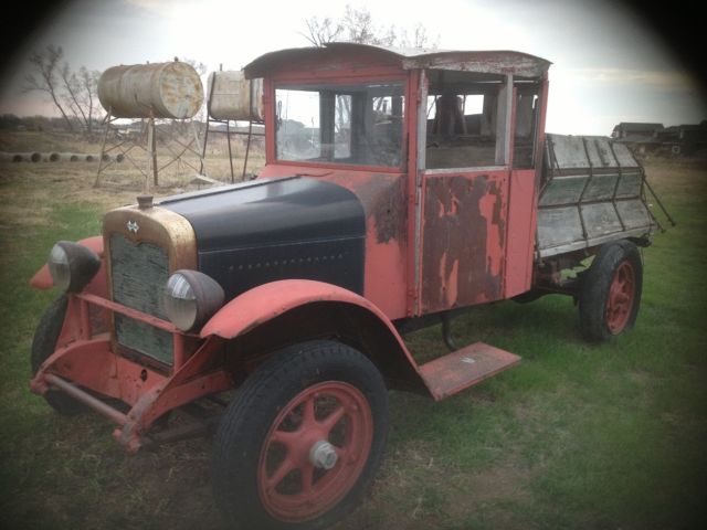 1925 S-24 1 1/4 ton International Harvester truck 1925 International Harvester S-24
