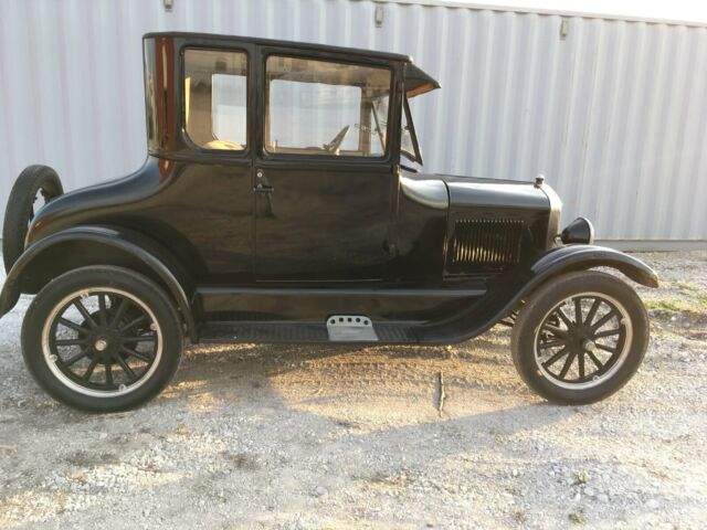 1926 Ford Model T "Drs." Coupe 1926 Ford Model T Coupe