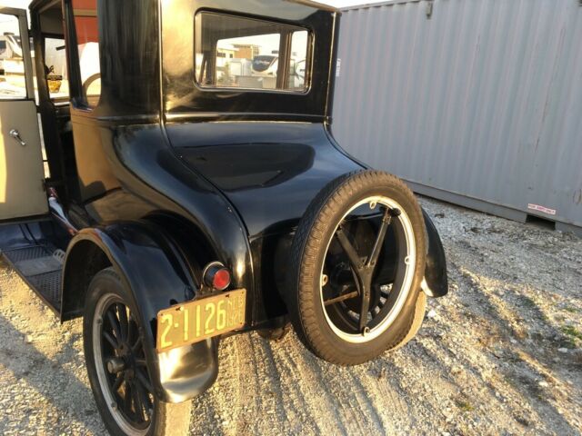 1926 Ford Model T Coupe - photo 4