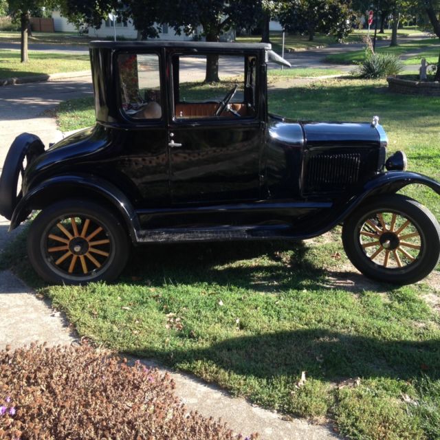 1926 Ford Model T Coupe - photo 2