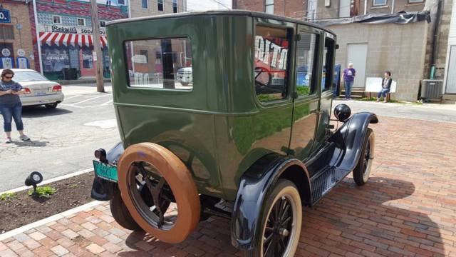 1926 Ford Model T 4 door sedan - photo 2