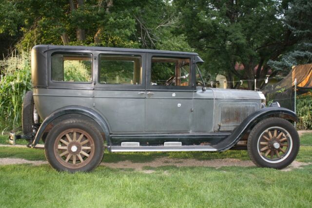 1926 WILLY'S KNIGHT MODEL 70 SEDAN 1926 Willys Knight Model 70