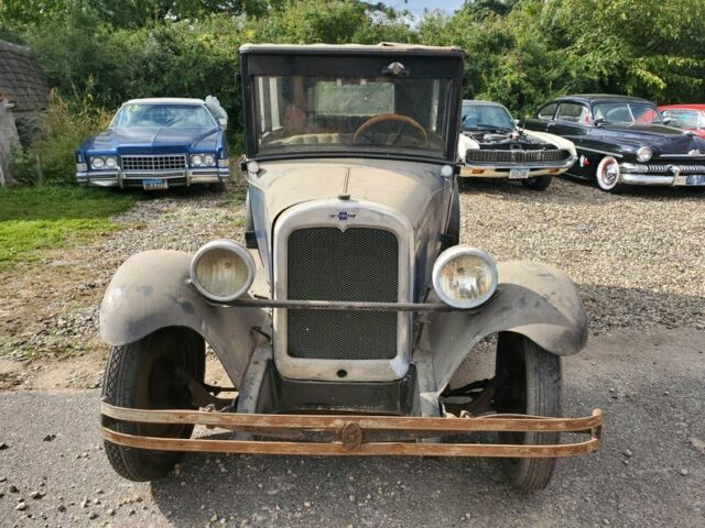 1927 Chevrolet Capitol Sedan - photo 2