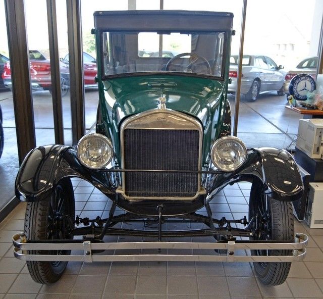 1927 Ford Model T Coupe - photo 2