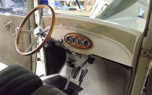 1928 Chevrolet 2 door sedan - photo 12