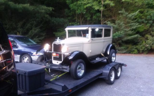 1928 Chevrolet 2 door sedan - photo 2