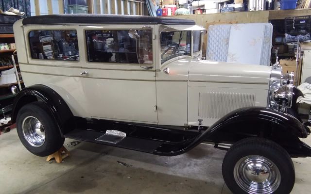 1928 Chevrolet 2 door sedan - photo 3