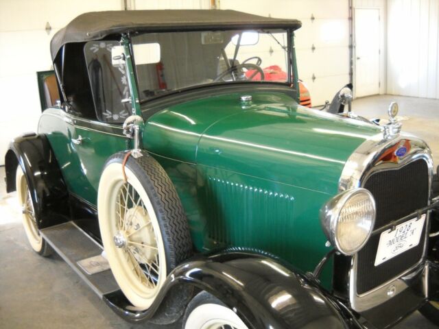 1928 Ford Model A 2 Door Roadster with Rumble Seat (6 Wheel) 1928 Ford Model A