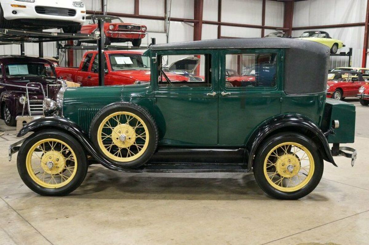 1928 Ford Model A Fordor Leatherback Sedan - photo 2