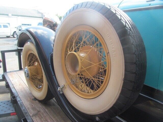 1928 Lincoln Touring Sedan - photo 6