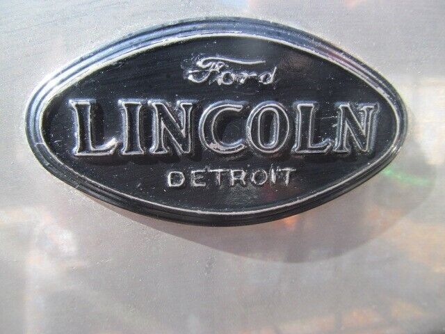 1928 Lincoln Touring Sedan - photo 8