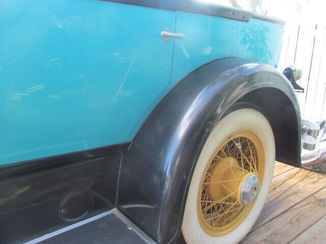 1928 Lincoln Touring Sedan - photo 9