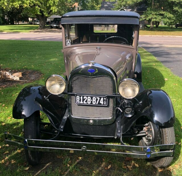 1929 Ford Model A Tudor Sedan - photo 2