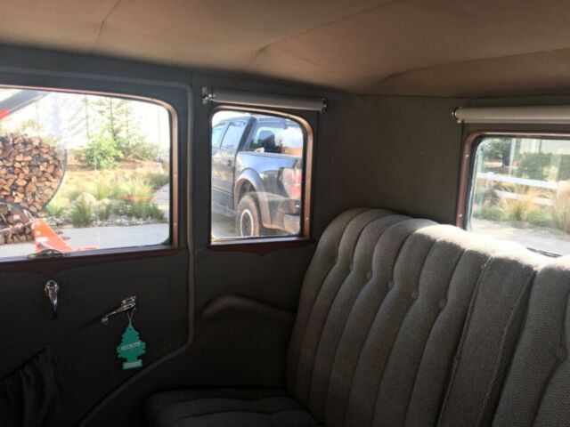 1929 Ford Model A Deluxe Murray Town Sedan - photo 3
