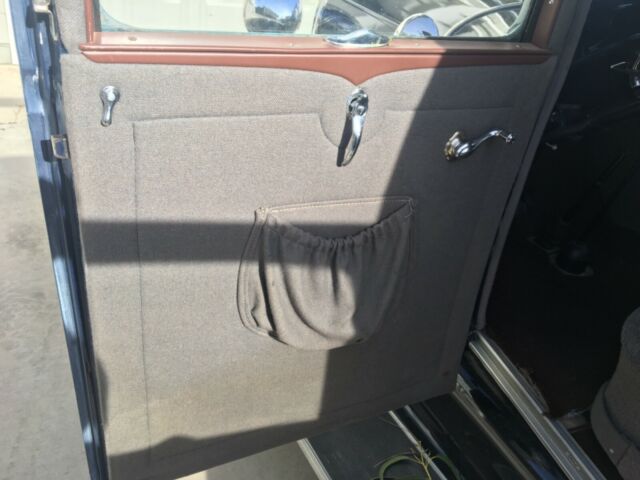 1929 Ford Model A Deluxe Murray Town Sedan - photo 7
