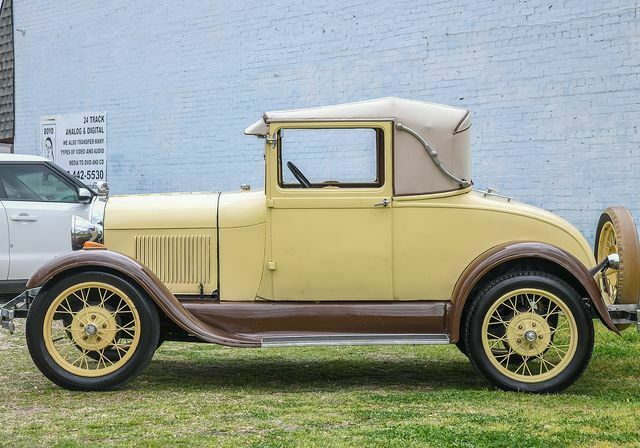 1929 Ford Model A Sport Coupe - photo 3