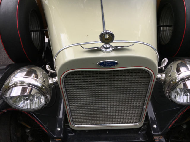 1929 Ford Model A Wood finish with black fenders and red pinstriping - photo 5