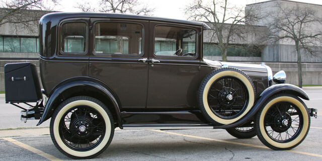 1929 Ford Model A Town Sedan $75k Restoration - photo 2