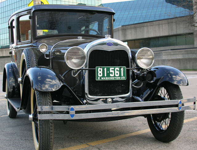 1929 Ford Model A Town Sedan $75k Restoration - photo 4