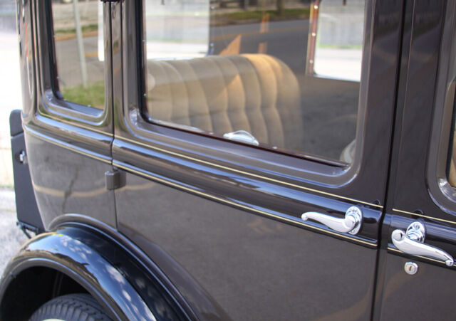 1929 Ford Model A Town Sedan $75k Restoration - photo 9