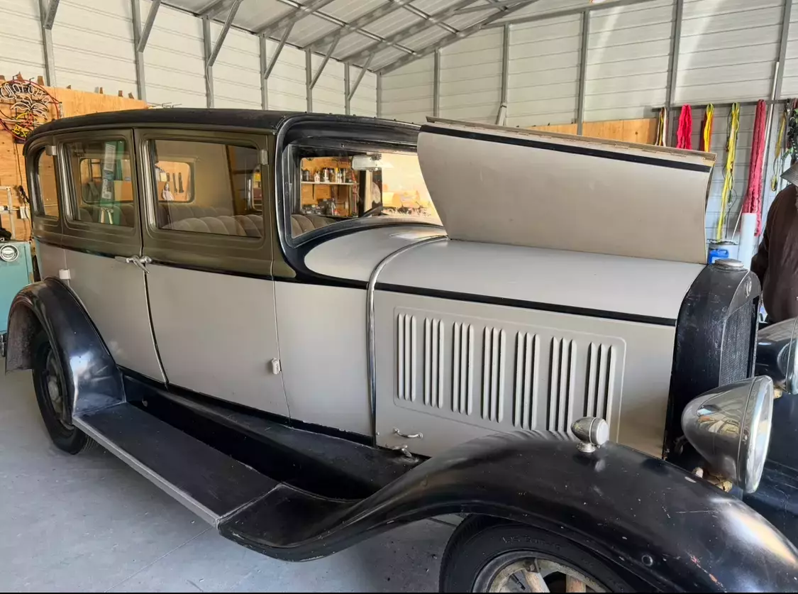 1929 Studebaker Dictator 1929 Studebaker Dictator 41,000 OG MILES new tires and tubes garage-kept
