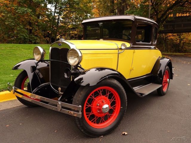 1930 Ford 5 Window Deluxe Coupe Bronson Yellow / Seal Brown w/ Black Fenders 1930 Ford Model A 5 Window Deluxe Coupe