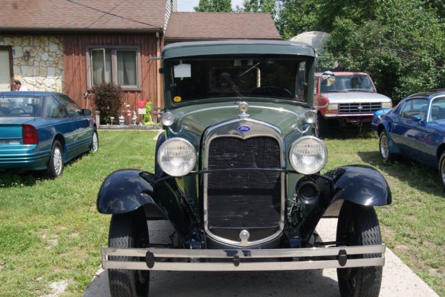 1930 Ford Model A Sedan - photo 2