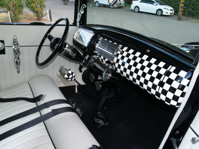 1930 Ford Model A Coupe - photo 3