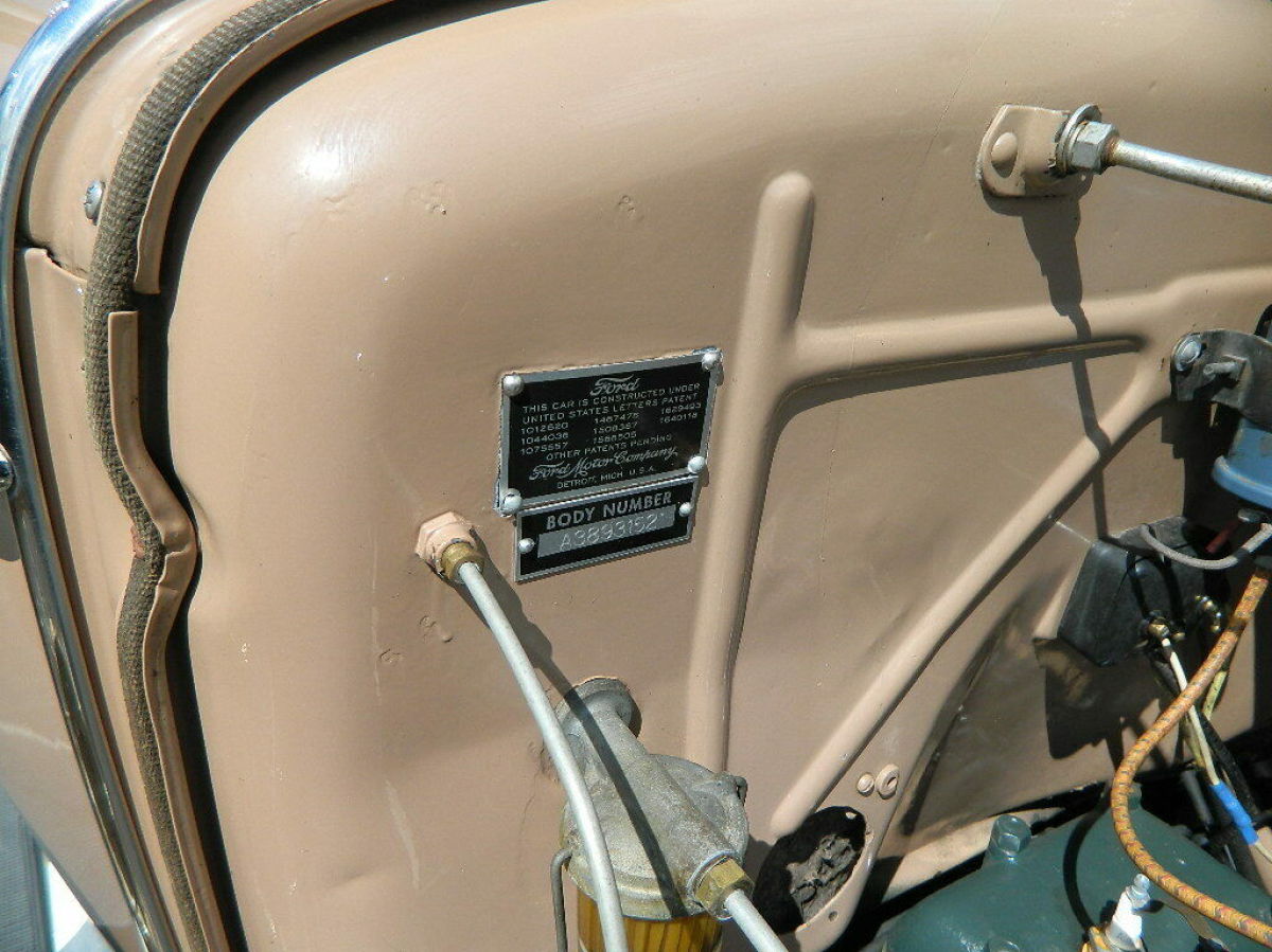 1930 Ford Model A Deluxe Roadster Convertible - photo 12