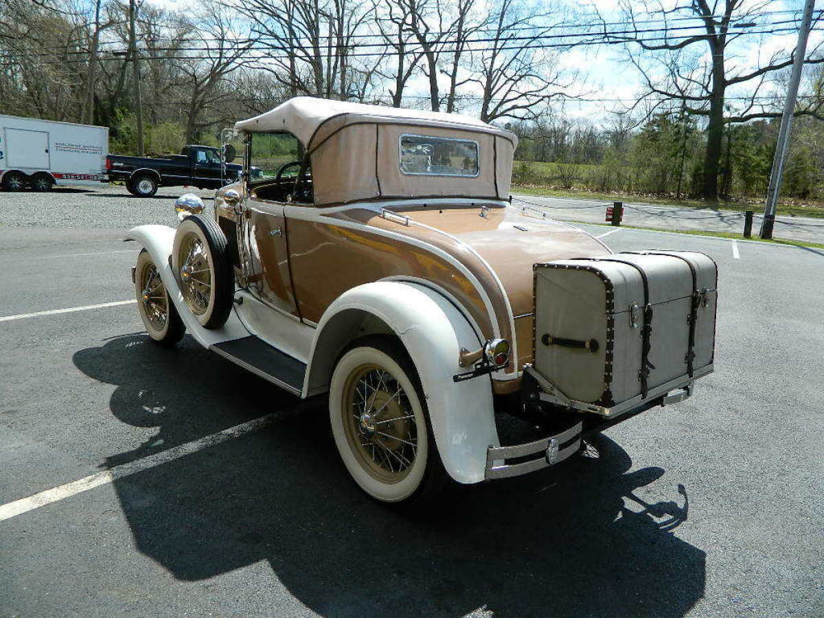 1930 Ford Model A Deluxe Roadster Convertible - photo 3
