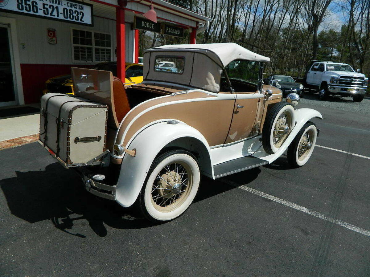 1930 Ford Model A Deluxe Roadster Convertible - photo 5