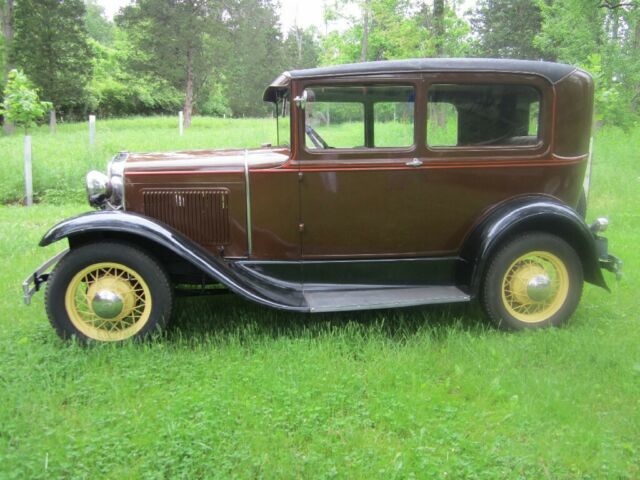 1930 Ford Model A Tudor Sedan - photo 2