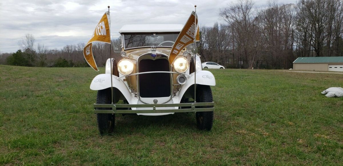 1930 Ford Model A Deluxe Roadster - photo 2